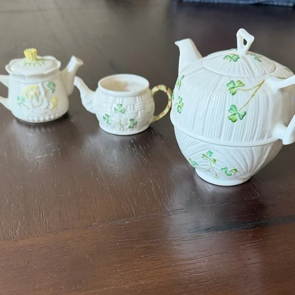 Belleek White Porcelain Miniature Tea Set with Green Shamrock Detail - Picture 1 of 8